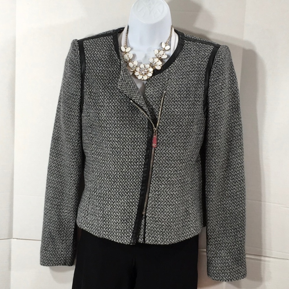 Vince Camuto b/w zip front jacket